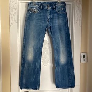 Mens Diesel Jeans, Zanity Bootleg style, medium blue, size 32